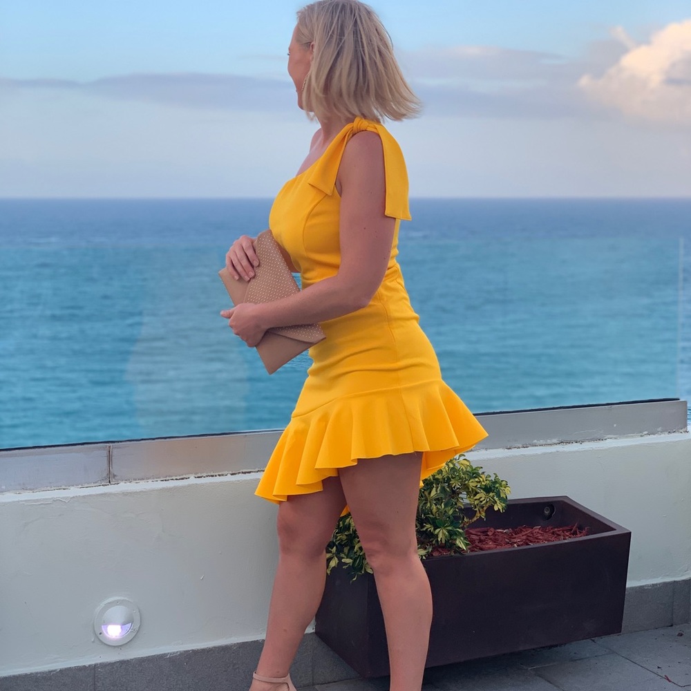 Cutest yellow dress on the planet!